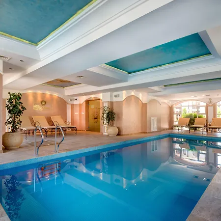 Dawn Park Complex מלון דירות 4*