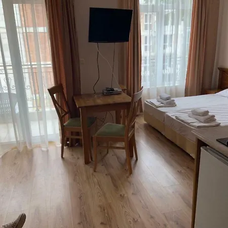 Dawn Park Complex מלון דירות 4*