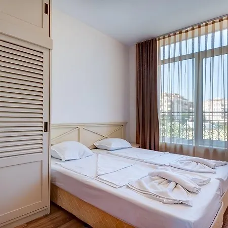 Dawn Park Complex 4* ساني بيتش