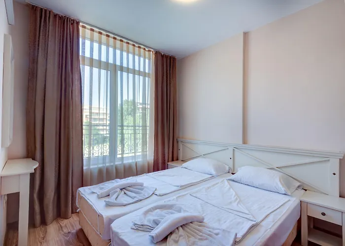 Dawn Park Complex Aparthotel 4*