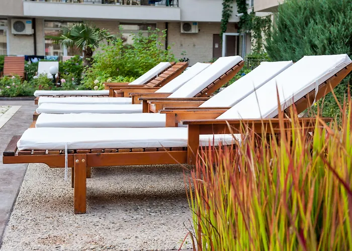 Dawn Park Complex Napospart