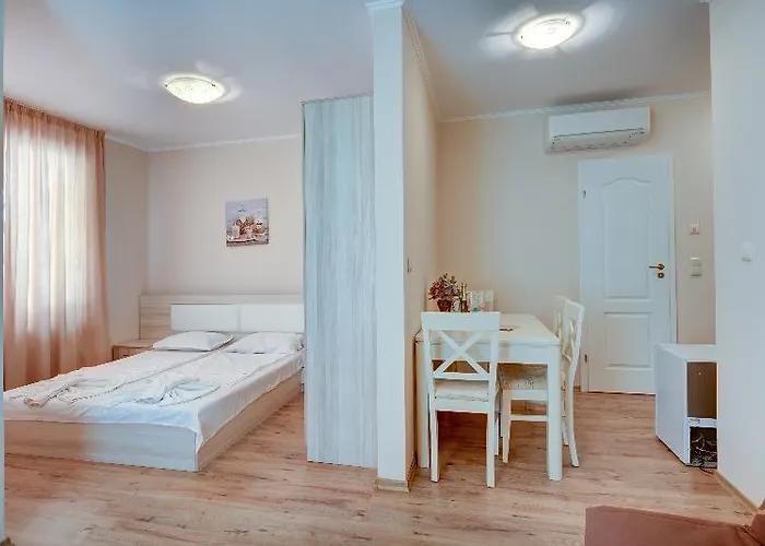 Dawn Park Complex 4* Napospart